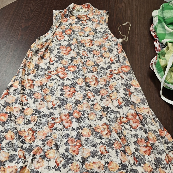 Tres Bien Dresses & Skirts - Tres Bien USA Floral Dress
